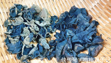 泡木耳时，用清水泡等于吃虫卵？厨师长教您一妙招，加入一小勺白色粉末，脏东西全跑光